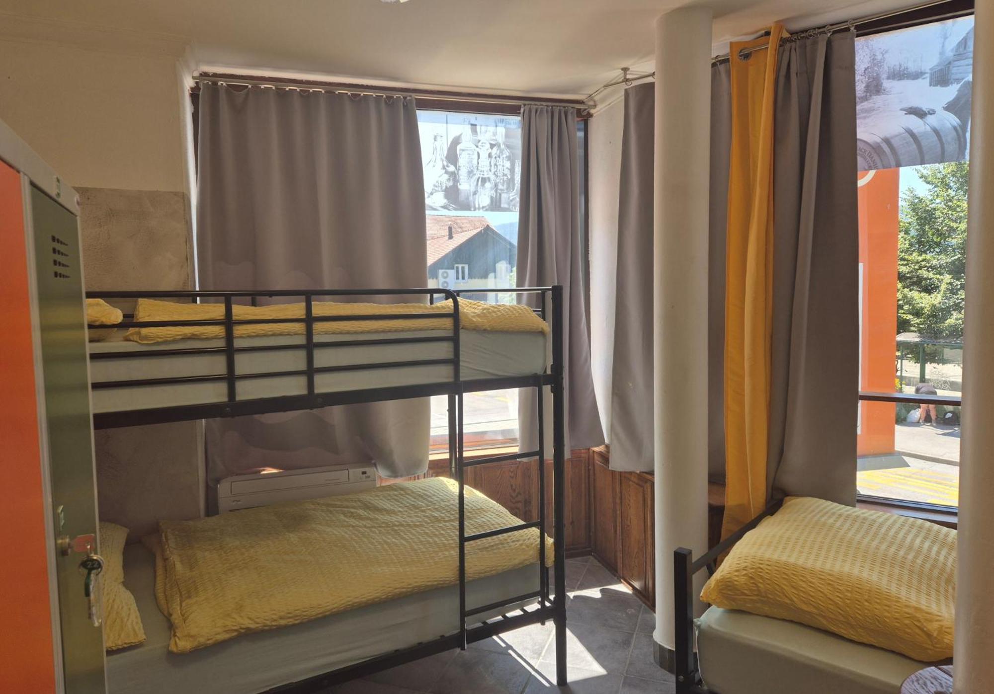 Bled Lesce Station Rooms And Beds المظهر الخارجي الصورة